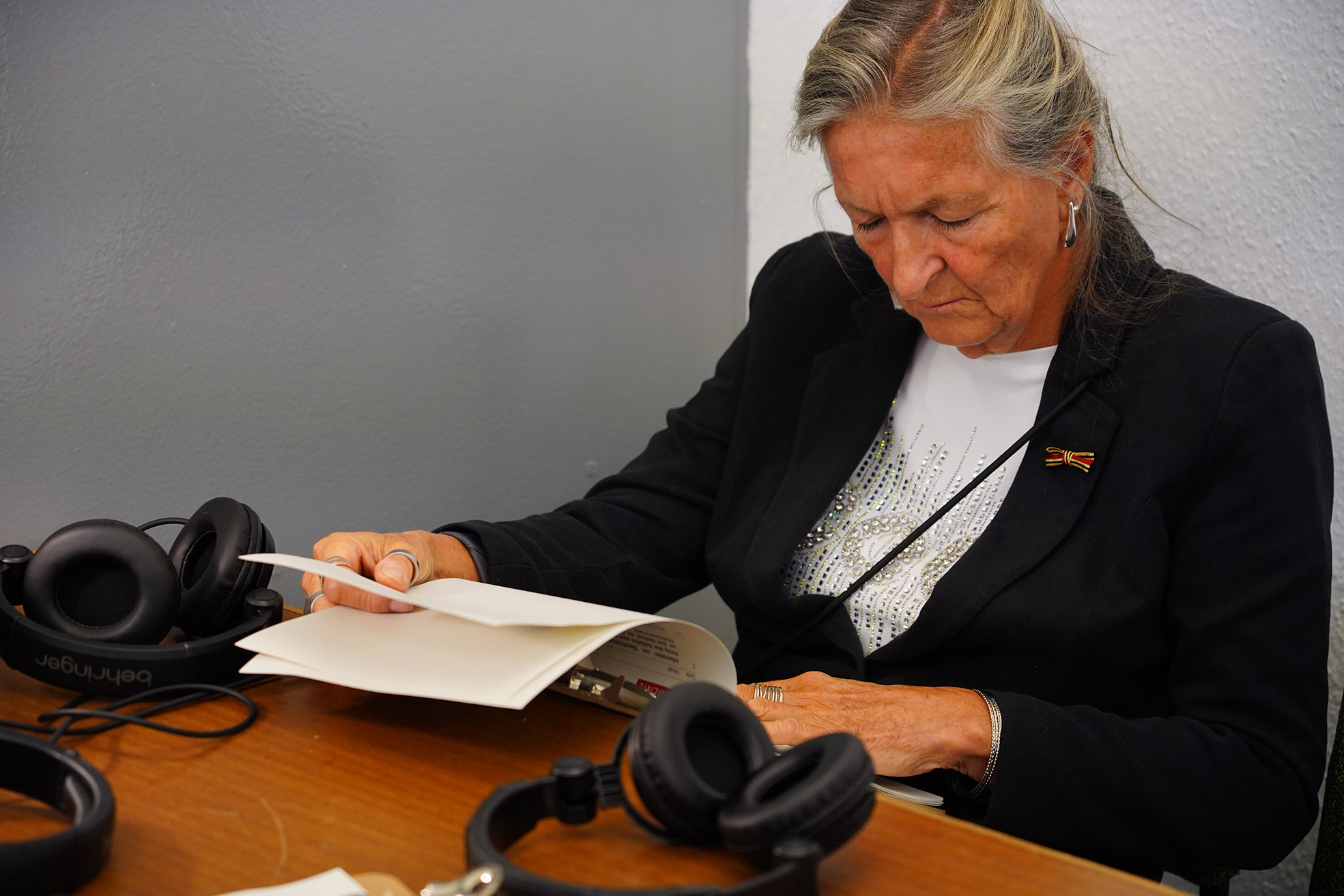 Besucherin der Ausstellung "Das waren die 80er"