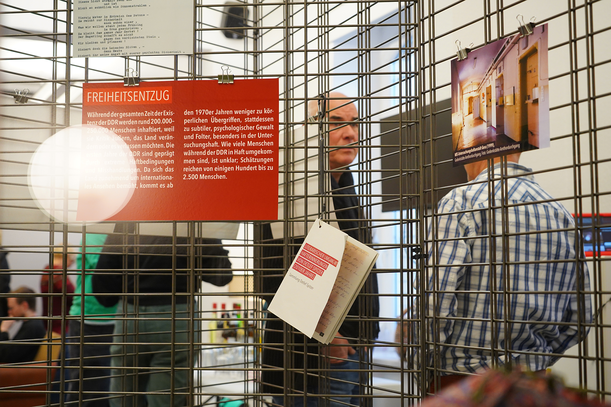 Besucher der Ausstellung "Das waren die 80er"