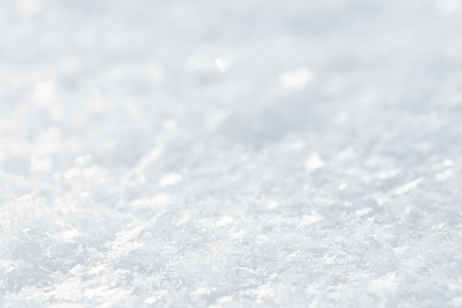 weißer Schnee mit etwas Sonne